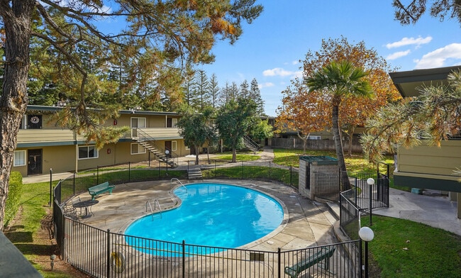 Photo - Emerald Estates Apartments