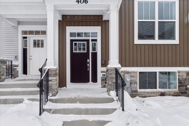 Photo - 406 Red Oak Cir