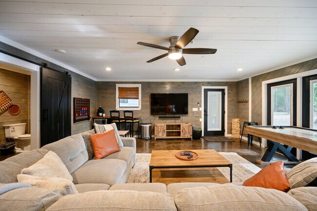 Photo - 47 White Pne Rd Unit SI ID1466131P