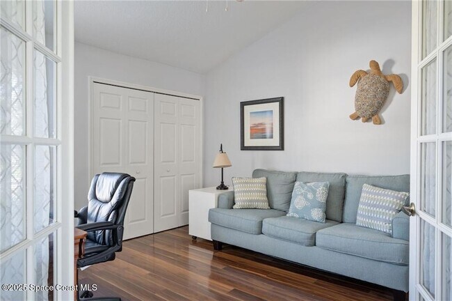 Photo - 935 Southlakes Way SW