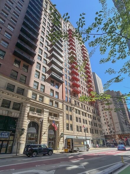 Building Photo - 212 W Washington St Unit 1513
