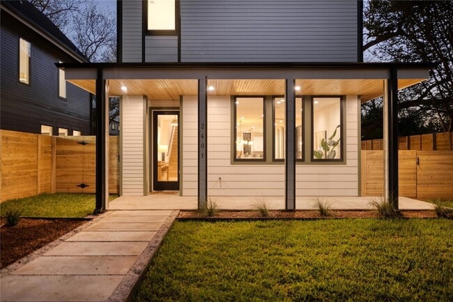 Photo - 2401 Willow St