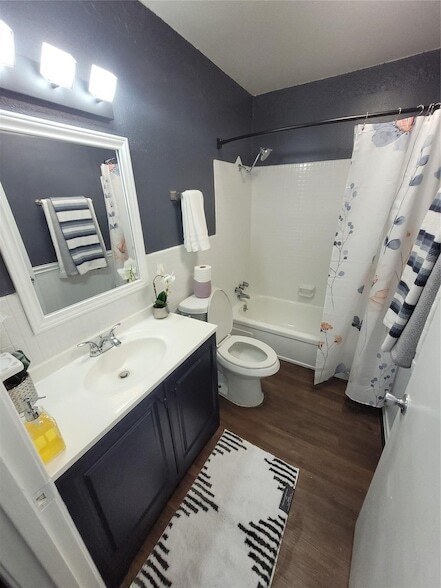 Photo - 7213 Beechnut St