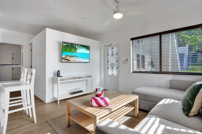 Photo - 333 Walnut St Unit ID1312673P