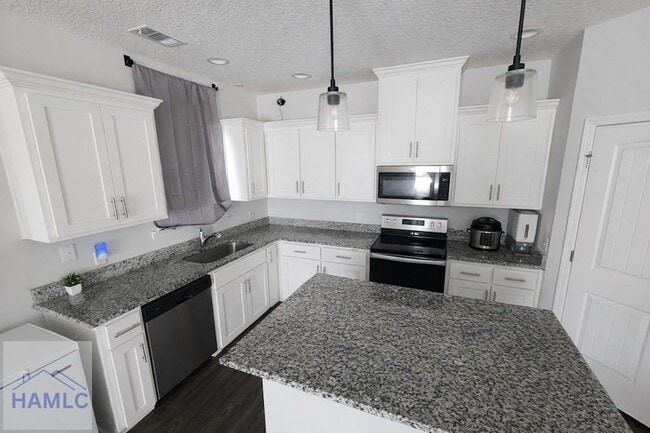 Photo - 950 Meloney Dr