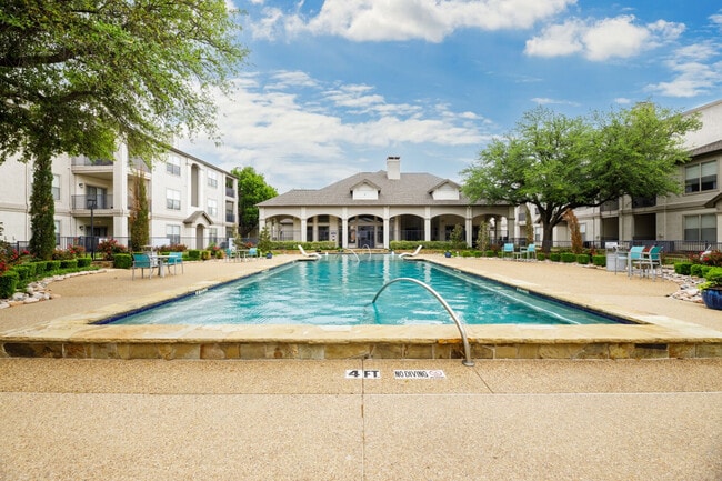 Building Photo - Lakes At Lewisville