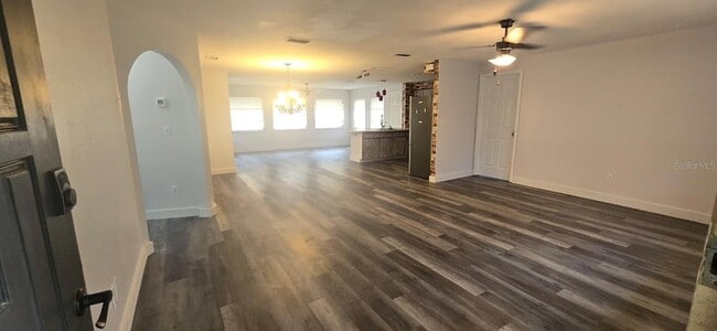 Photo - 1174 Victoria Ave