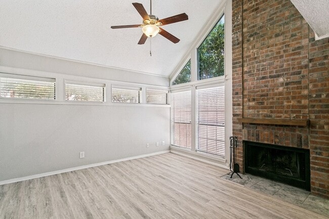 Photo - 18240 Midway Rd