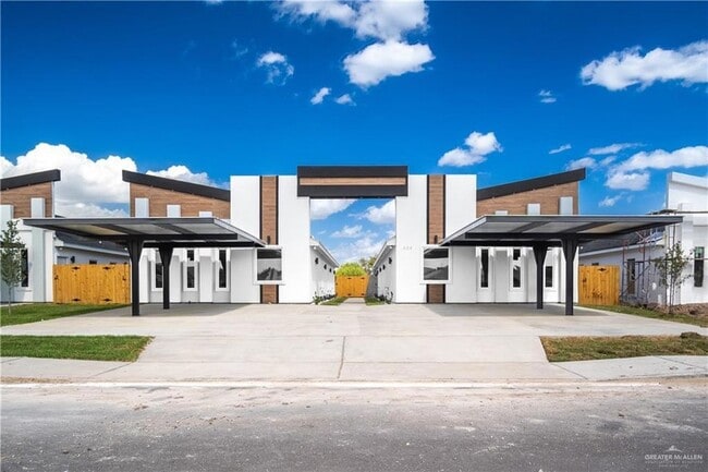 Building Photo - 604 N Onyx Ave Unit 1