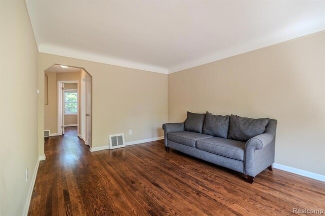 Photo - 4355 Elmwood Ave