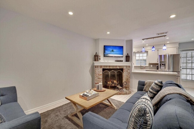 Photo - 169 1/2 King St Unit ID1325126P