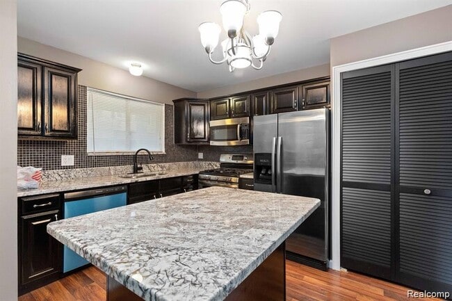 Photo - 1985 Peerce Ct