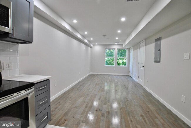 Photo - 2153 N 19th St