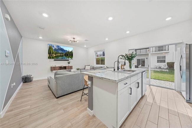 Photo - 818 SE 17th St