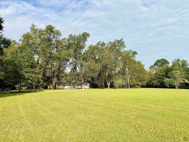 Photo - 533 Lake Joy Rd