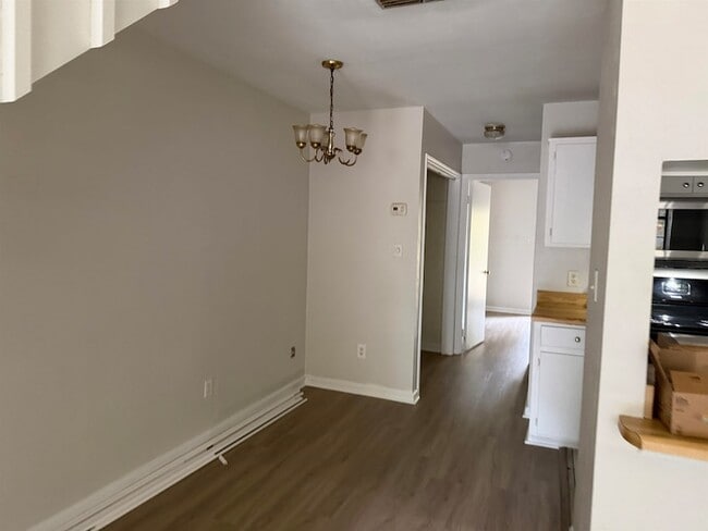 Photo - 203 Parkbrook Cir