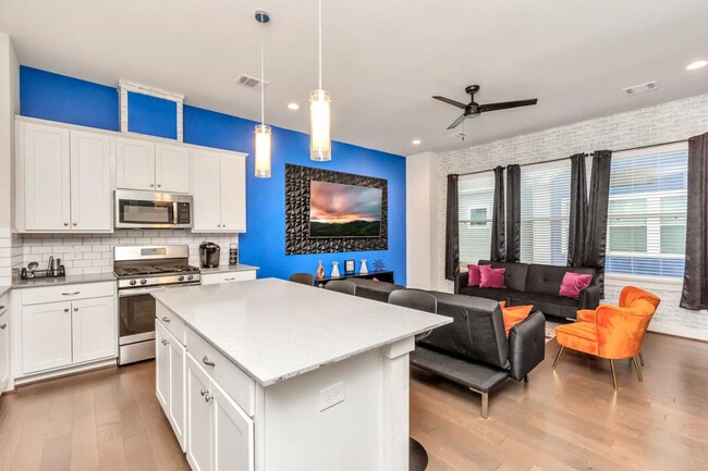 Building Photo - 3644 Griggs Rd Unit ID1047940P