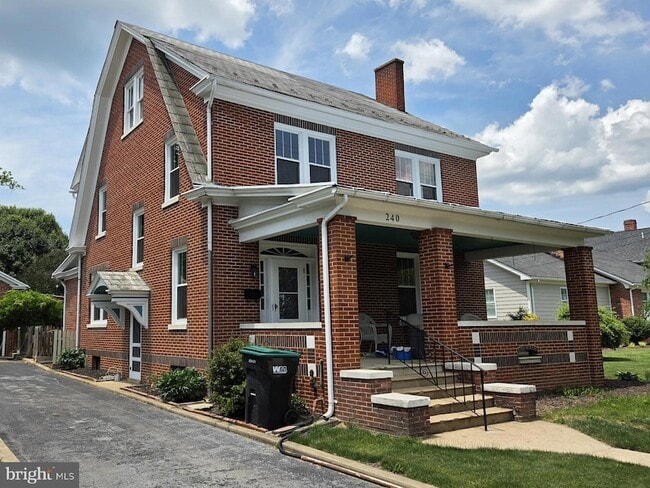 Photo - 240 S Holliday St