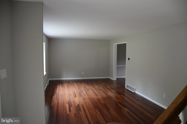 Photo - 711 Brainerd Rd