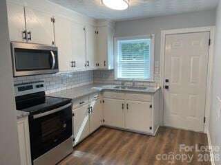 Photo - 2738 Baker St