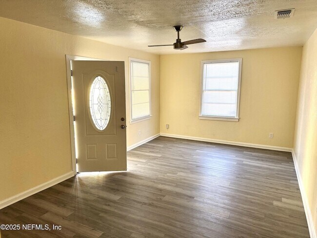 Photo - 4752 Post St