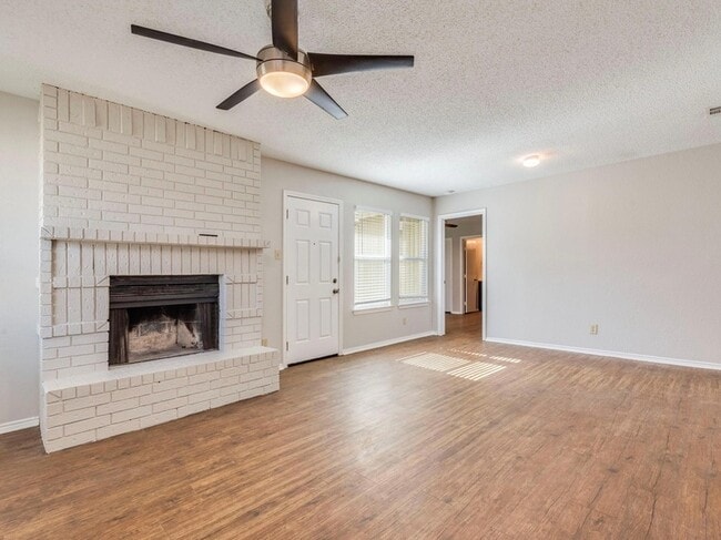 Building Photo - 1110 Hyridge St