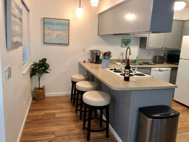 Photo - Salem Suites - Furnished, Cable & Wi-Fi