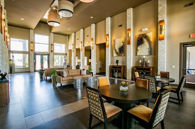 Clubhouse Seating - Aliso Briar Forest