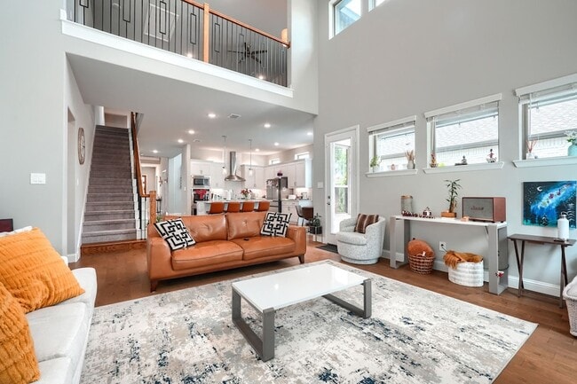 Building Photo - 2446 Bainbridge Dr