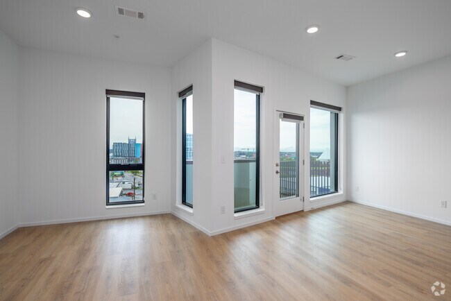 1BR, 1BA - C - 770SF - Living Room - Luna