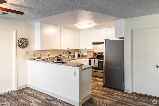 Kitchen - Arbors Apartments