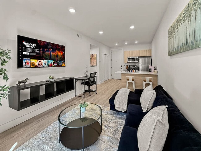 Building Photo - 2400 E Huntingdon St Unit ID1075544P