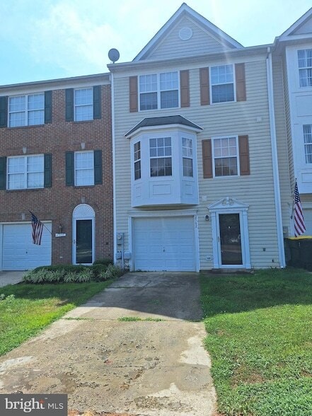 Building Photo - 2562 Woodland Pl