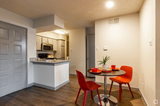 1BR, 1BA - 760SF - Dining Room - BX5