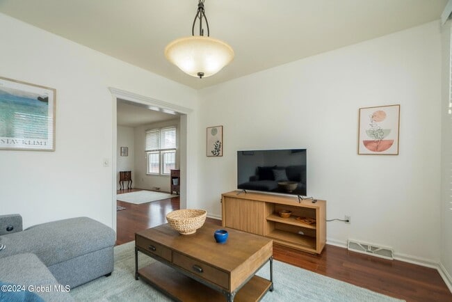 Photo - 39 Walton St