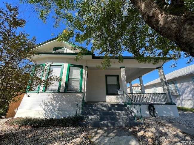 Building Photo - 825 W Russell Pl