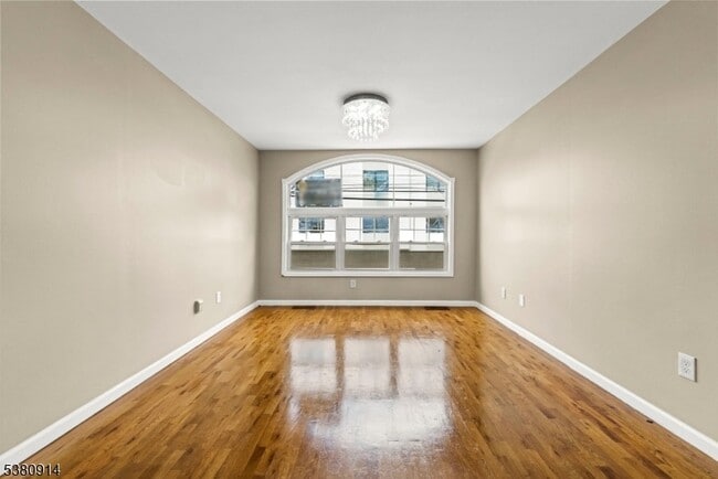 Photo - 110 16th Ave