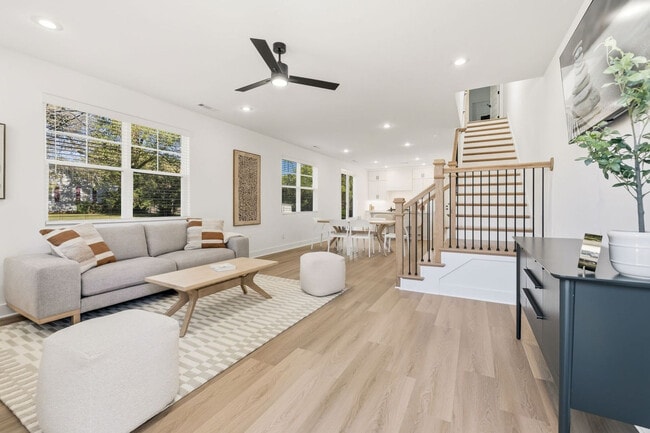 Building Photo - 1324 Van Buren Ave Unit ID1338734P