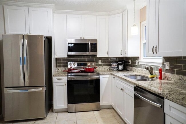 Building Photo - 3230 Cape Cir