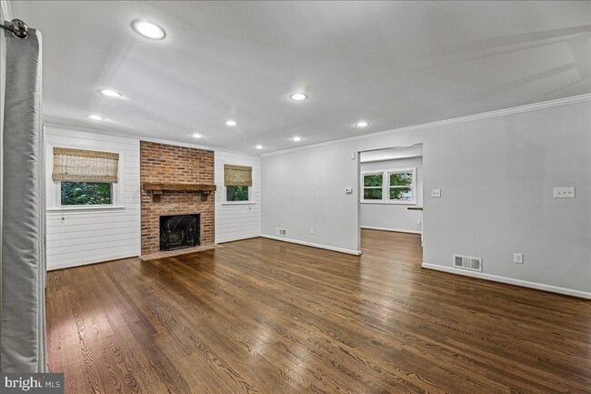 Photo - 8109 Bainbridge Rd