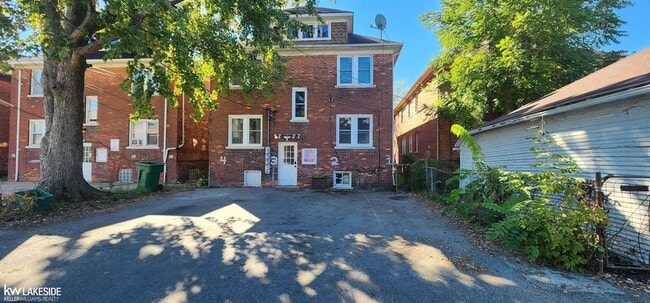 Photo - 914 Beaconsfield Ave Unit 4