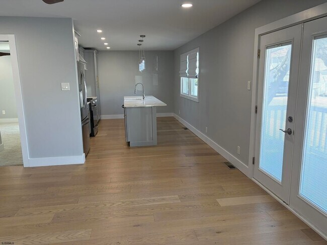 Photo - 437 Berkshire Dr
