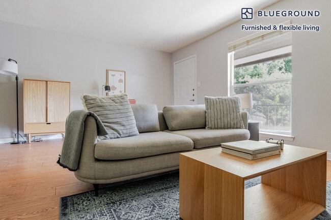 Building Photo - 1230 E 38th 1/2 St Unit SI FL2-ID306