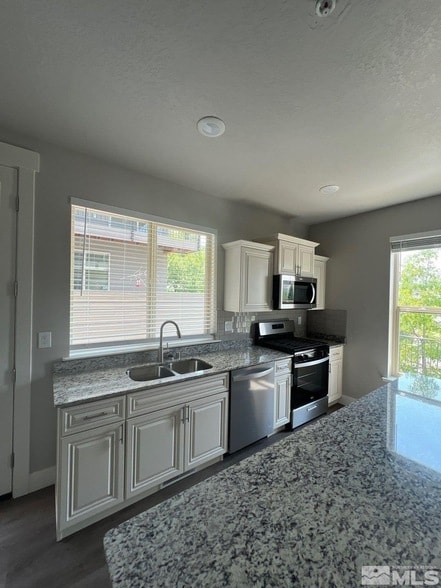 Photo - 760 Bluffs Ct