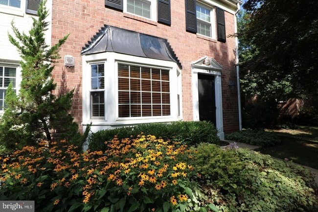 Building Photo - 748 Azalea Dr