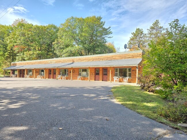 Building Photo - T Bird Country Apartments