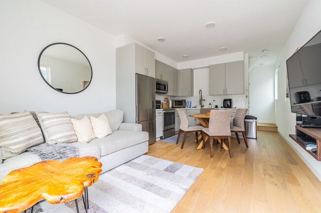 Photo - 5109C Phinney Ave N Unit ID1364267P