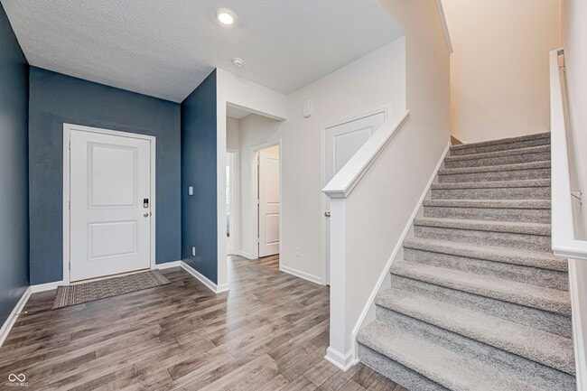 Photo - 2214 Warbler St