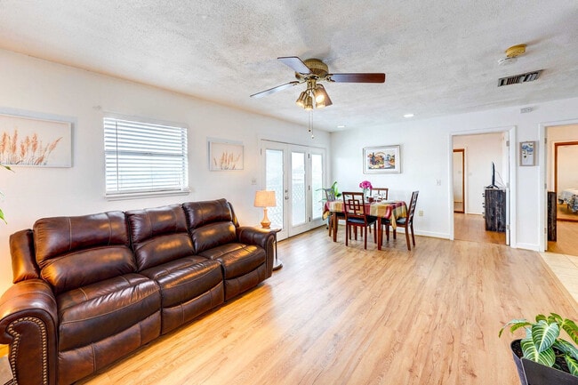 Building Photo - 3602 Waterloo Dr Unit SI FL2-ID1545954P