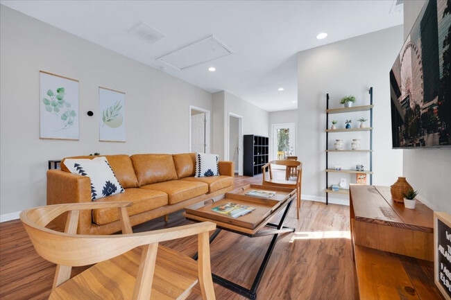 Photo - 947 Palmetto Ave SW Unit SI ID1609584P